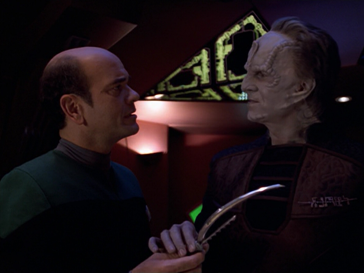 extant_StarTrek_VOY_5x08-NothingHuman_01735.jpg