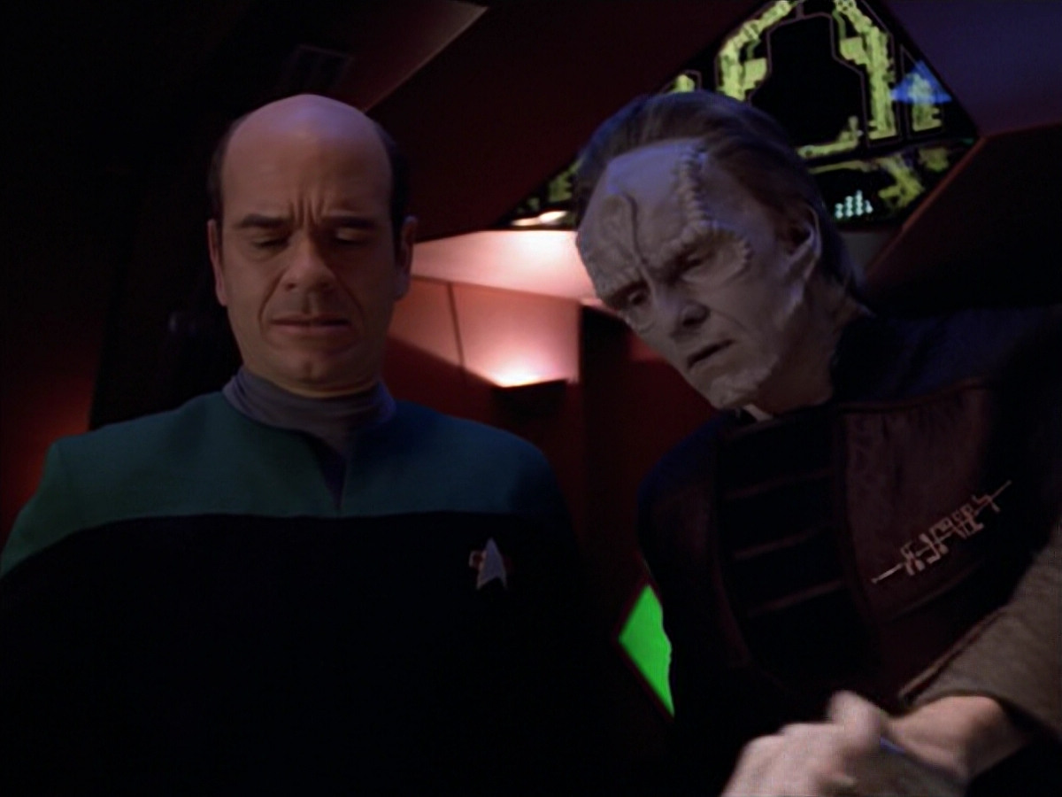 extant_StarTrek_VOY_5x08-NothingHuman_01789.jpg
