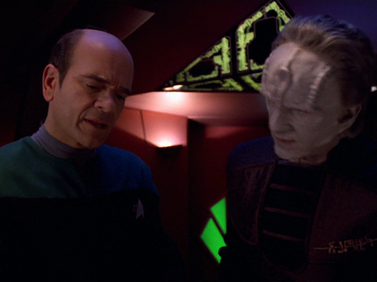 extant_StarTrek_VOY_5x08-NothingHuman_01804.jpg