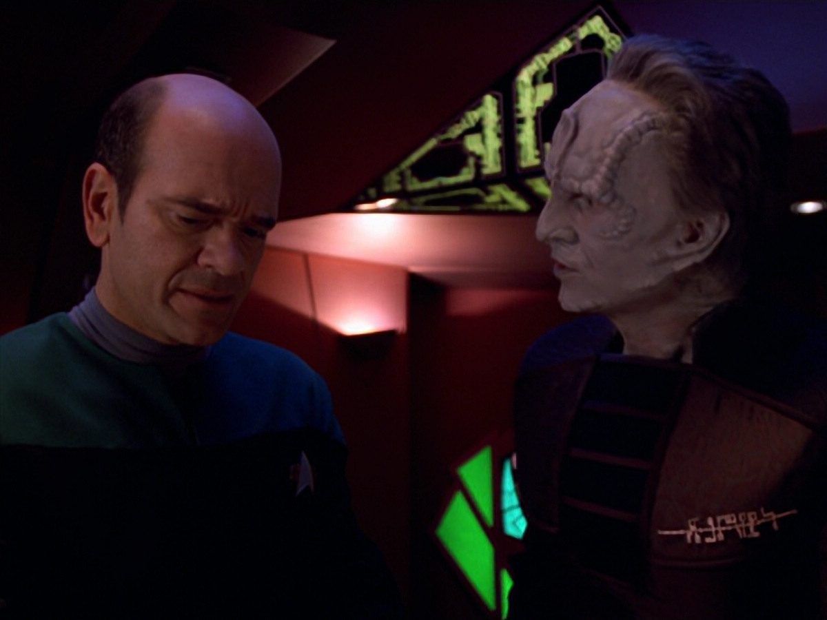 extant_StarTrek_VOY_5x08-NothingHuman_01808.jpg