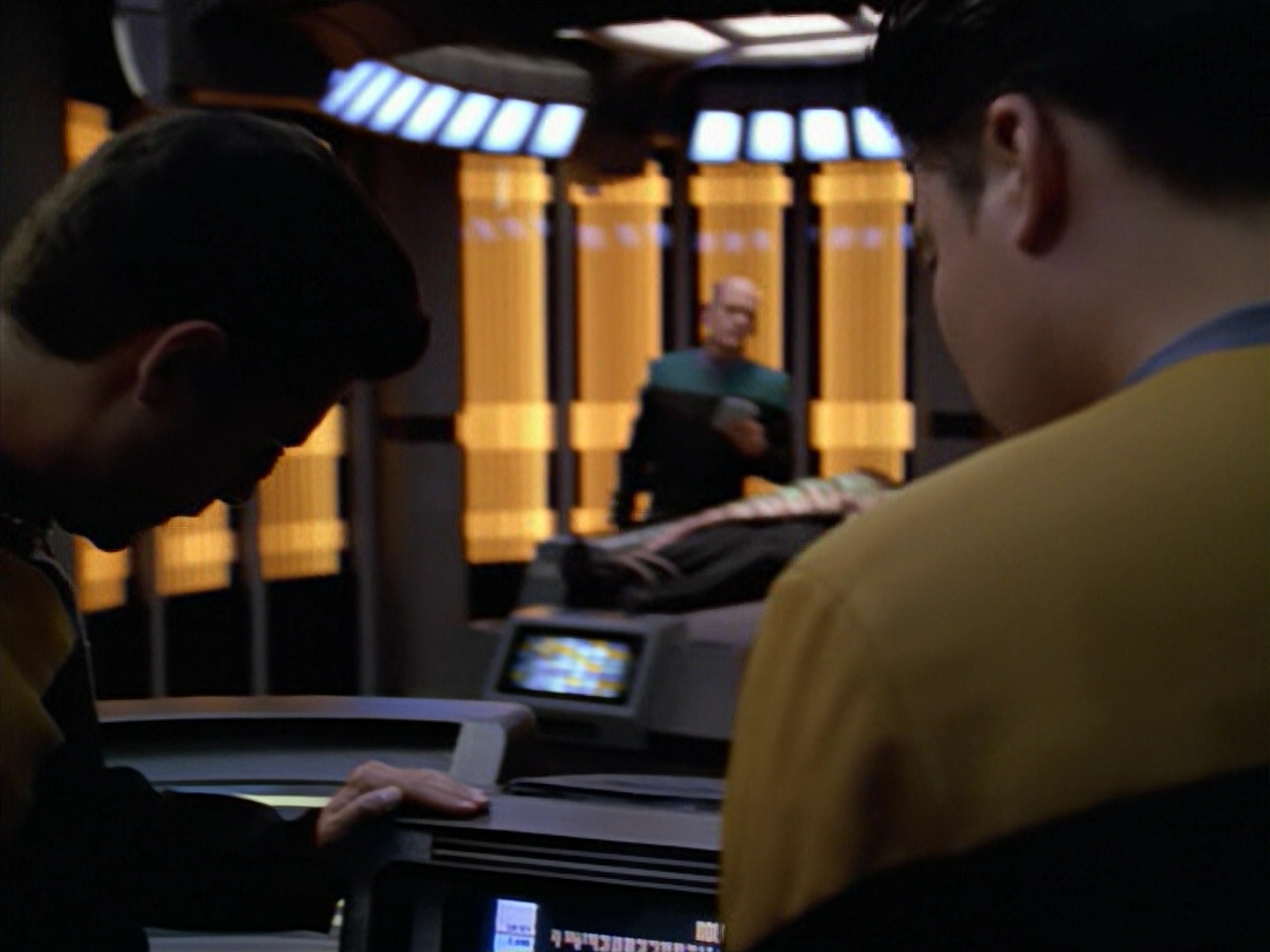 extant_StarTrek_VOY_5x08-NothingHuman_01897.jpg