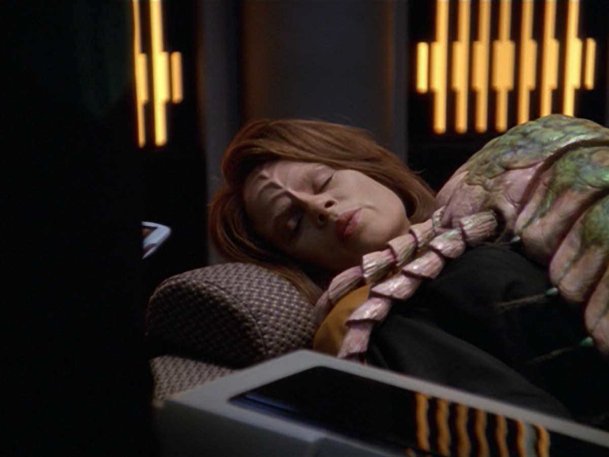 extant_StarTrek_VOY_5x08-NothingHuman_01922.jpg