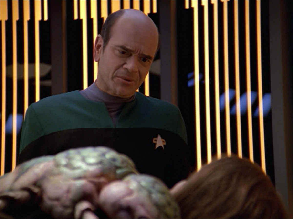 extant_StarTrek_VOY_5x08-NothingHuman_01933.jpg