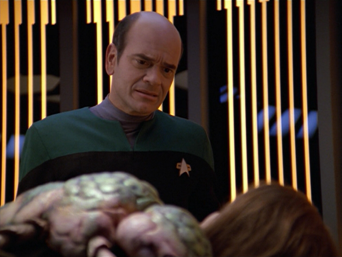 extant_StarTrek_VOY_5x08-NothingHuman_01934.jpg