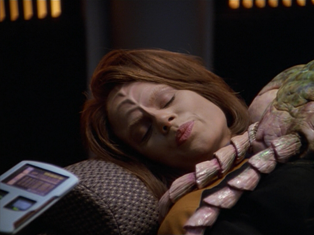 extant_StarTrek_VOY_5x08-NothingHuman_01962.jpg