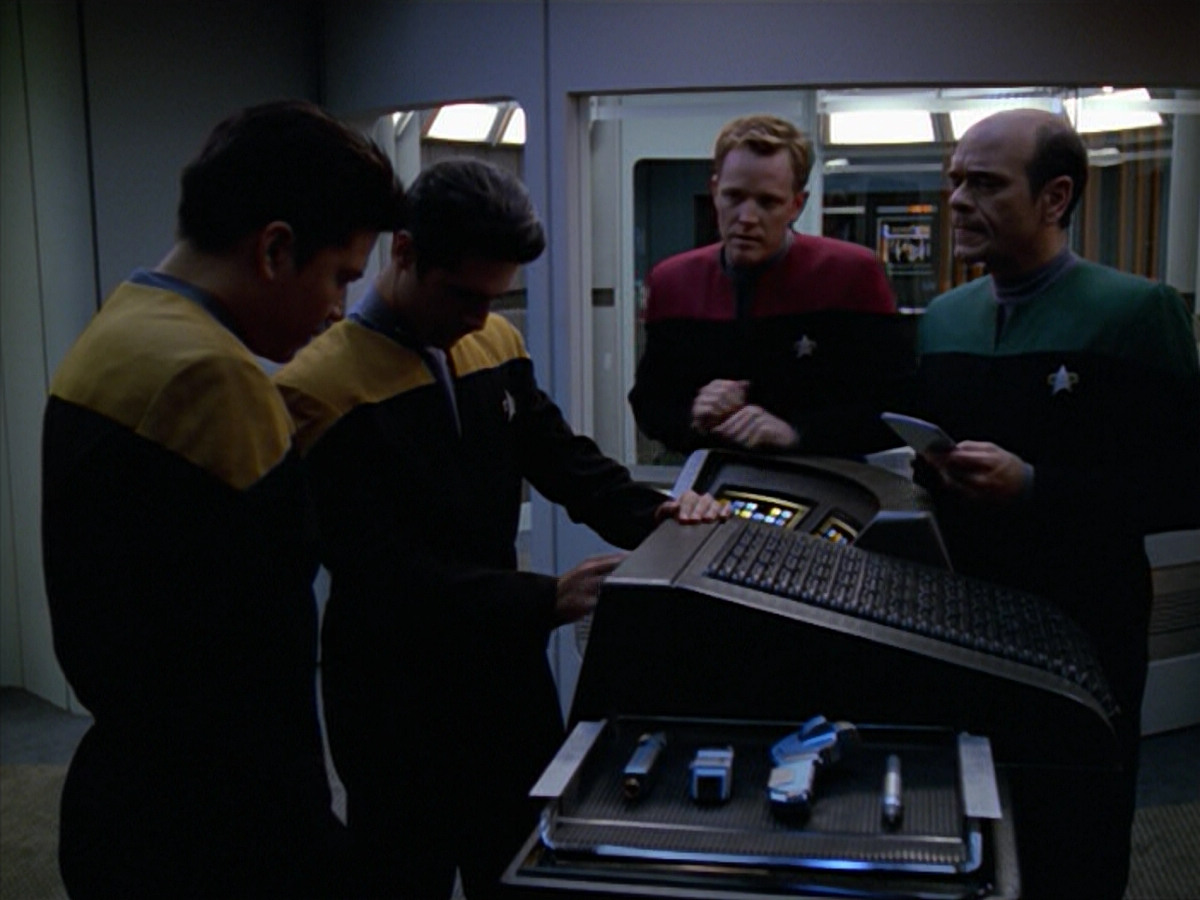 extant_StarTrek_VOY_5x08-NothingHuman_01998.jpg