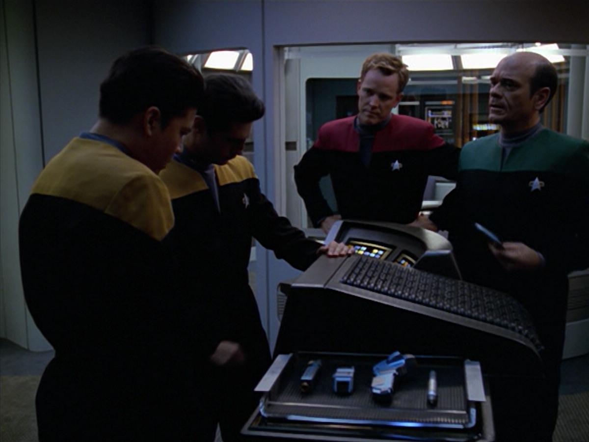 extant_StarTrek_VOY_5x08-NothingHuman_02001.jpg