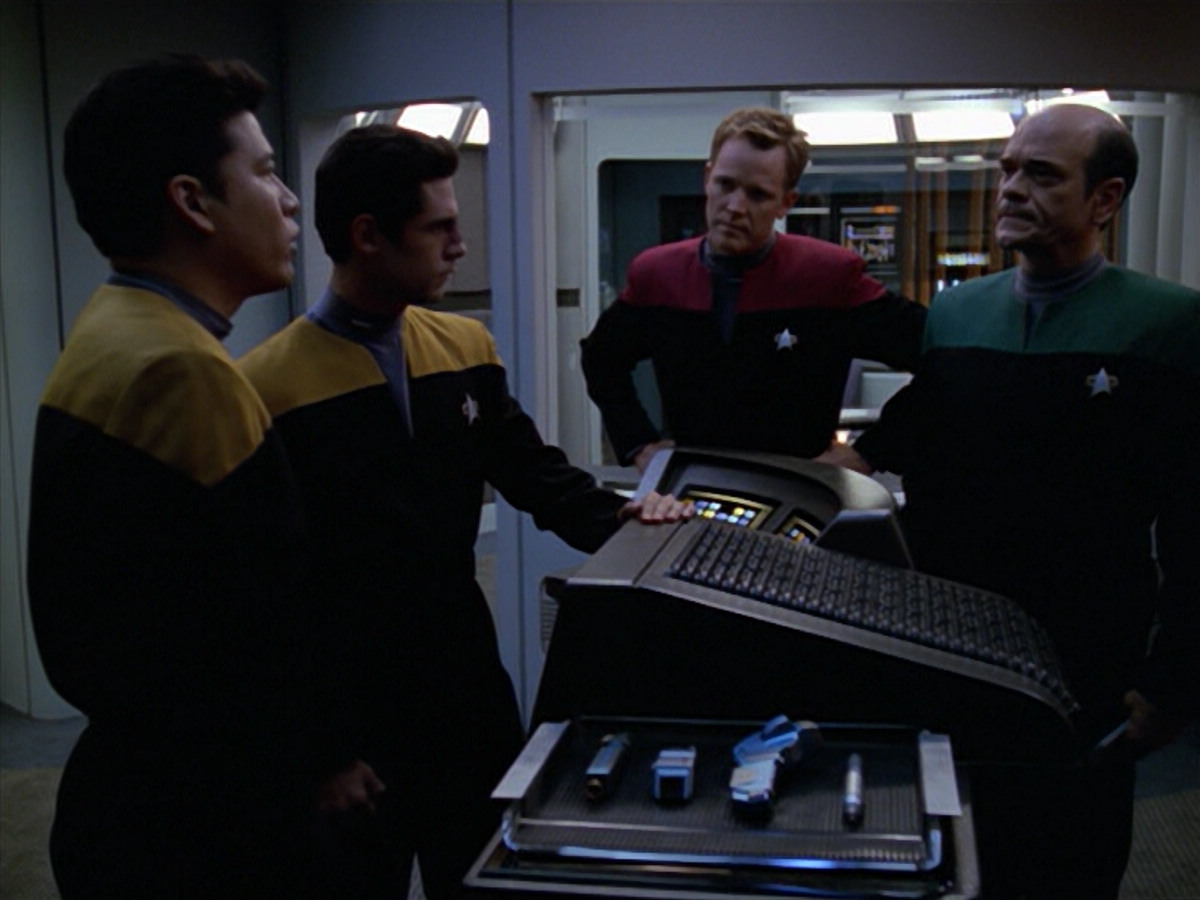 extant_StarTrek_VOY_5x08-NothingHuman_02004.jpg