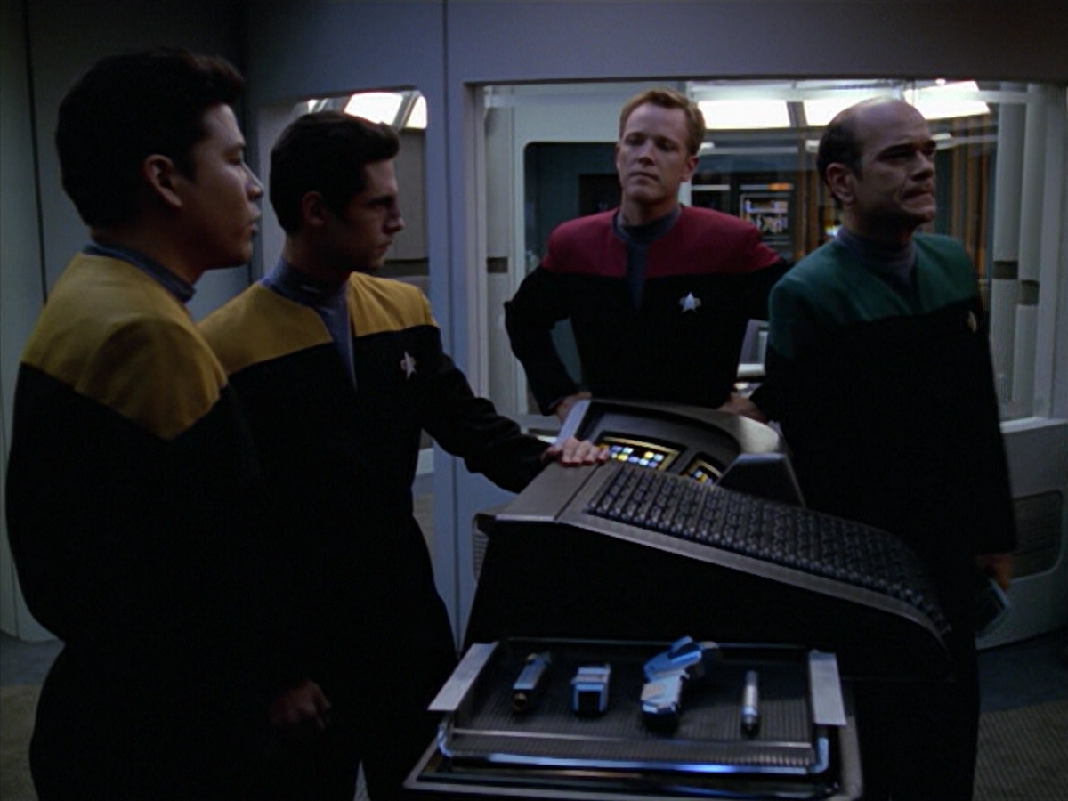 extant_StarTrek_VOY_5x08-NothingHuman_02005.jpg