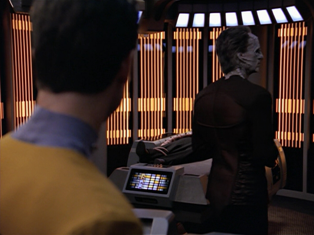 extant_StarTrek_VOY_5x08-NothingHuman_02009.jpg
