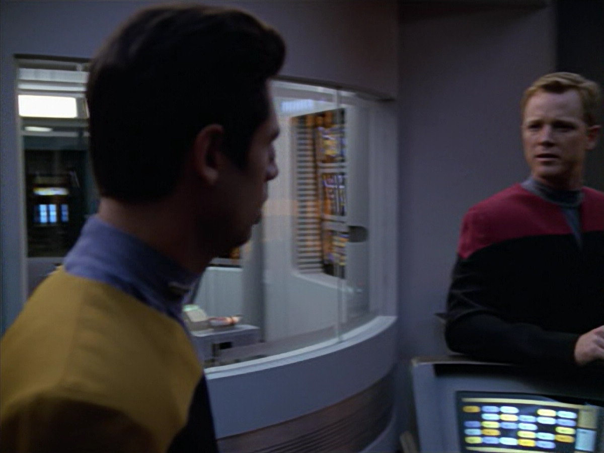 extant_StarTrek_VOY_5x08-NothingHuman_02016.jpg