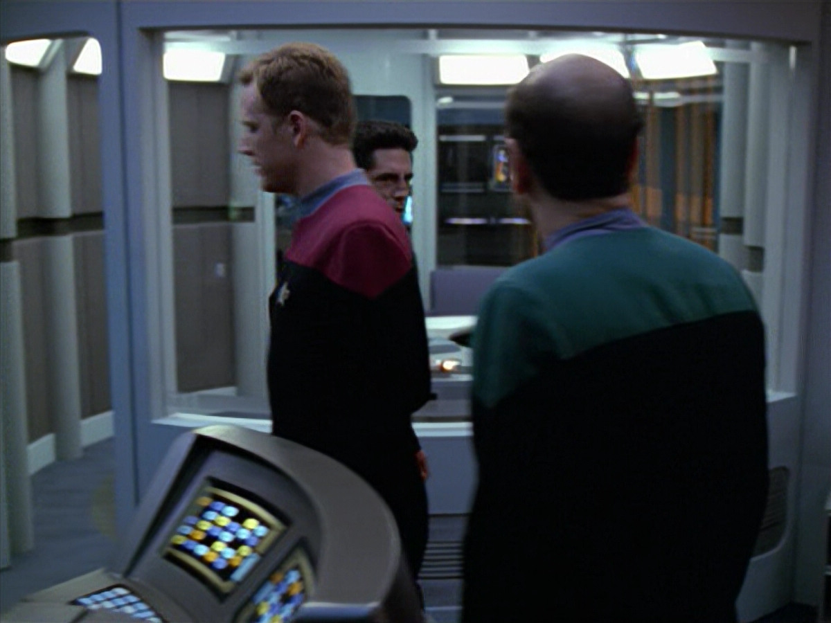extant_StarTrek_VOY_5x08-NothingHuman_02049.jpg