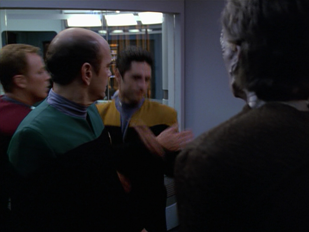 extant_StarTrek_VOY_5x08-NothingHuman_02061.jpg