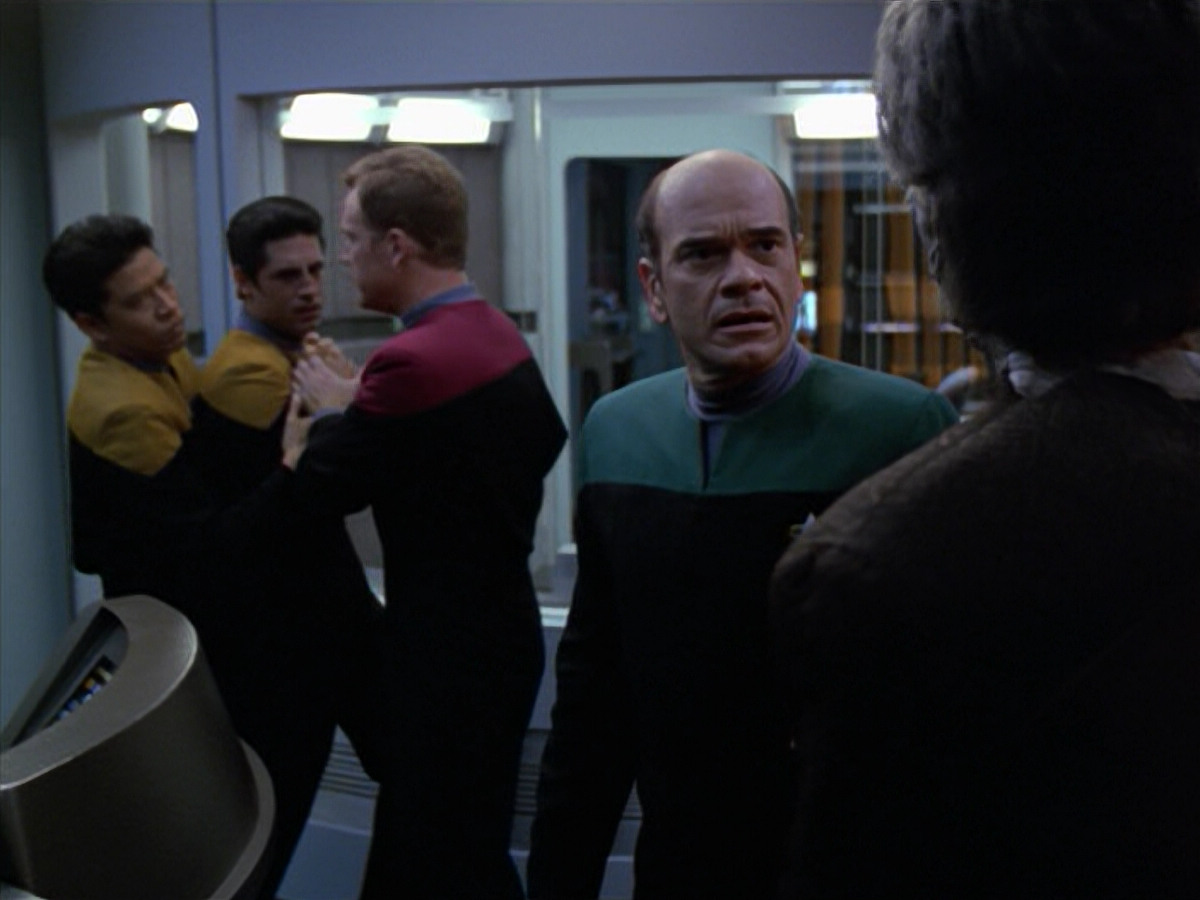 extant_StarTrek_VOY_5x08-NothingHuman_02068.jpg
