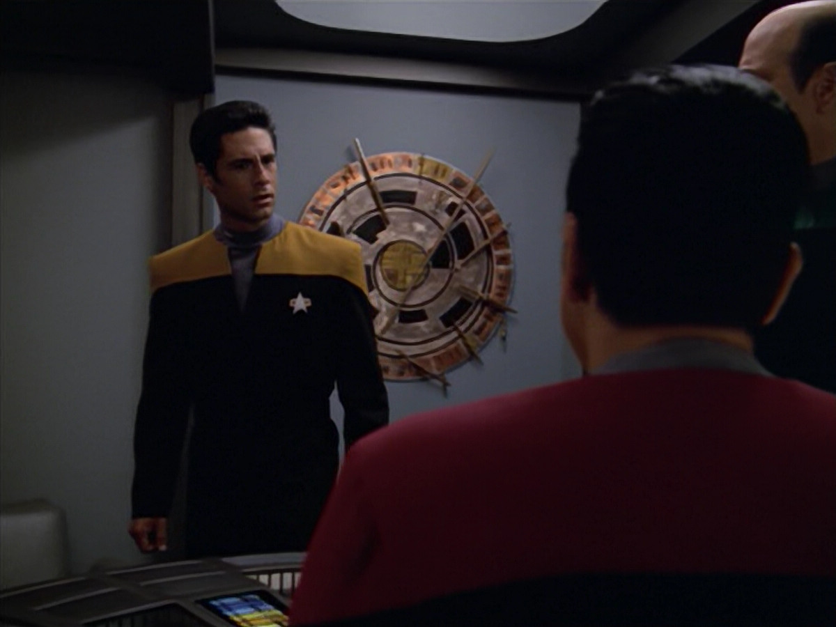 extant_StarTrek_VOY_5x08-NothingHuman_02165.jpg
