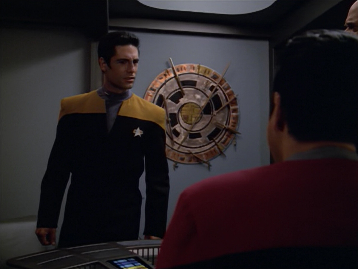 extant_StarTrek_VOY_5x08-NothingHuman_02166.jpg
