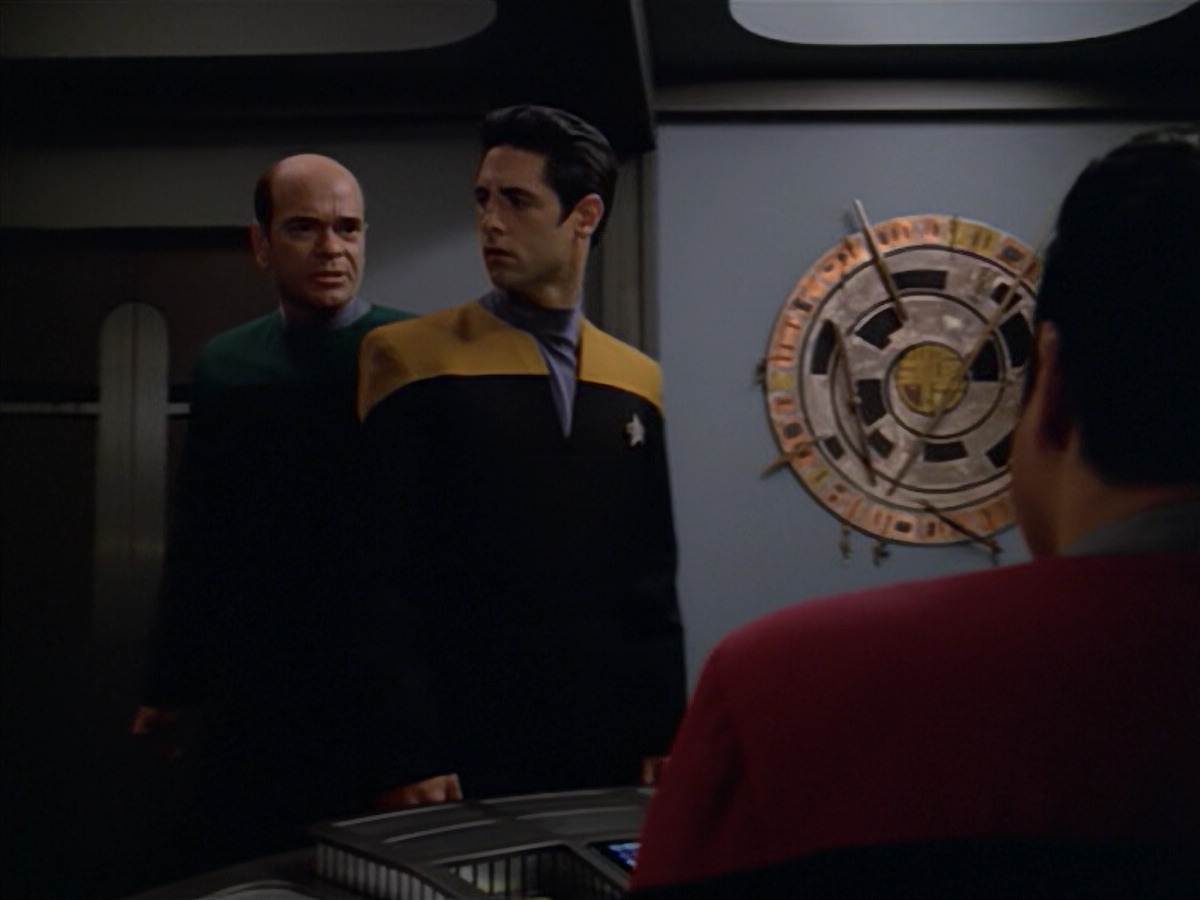 extant_StarTrek_VOY_5x08-NothingHuman_02184.jpg