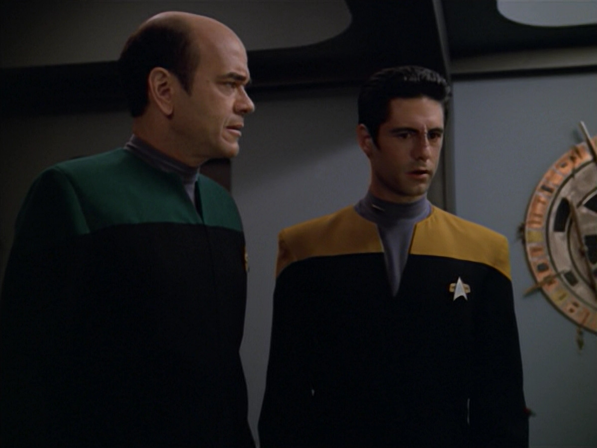 extant_StarTrek_VOY_5x08-NothingHuman_02226.jpg