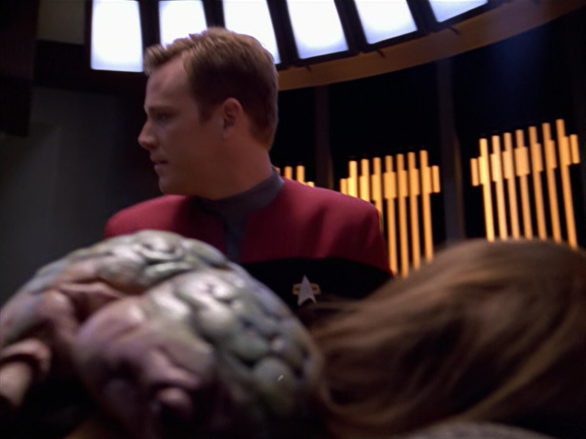 extant_StarTrek_VOY_5x08-NothingHuman_02275.jpg