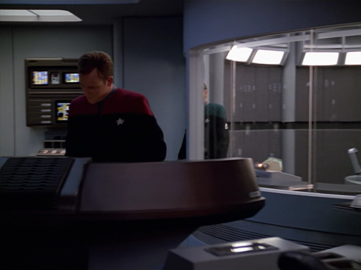 extant_StarTrek_VOY_5x08-NothingHuman_02279.jpg