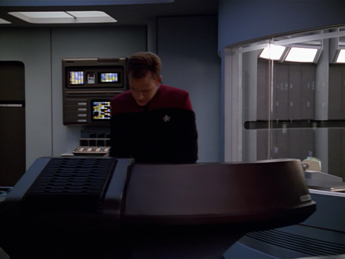 extant_StarTrek_VOY_5x08-NothingHuman_02280.jpg