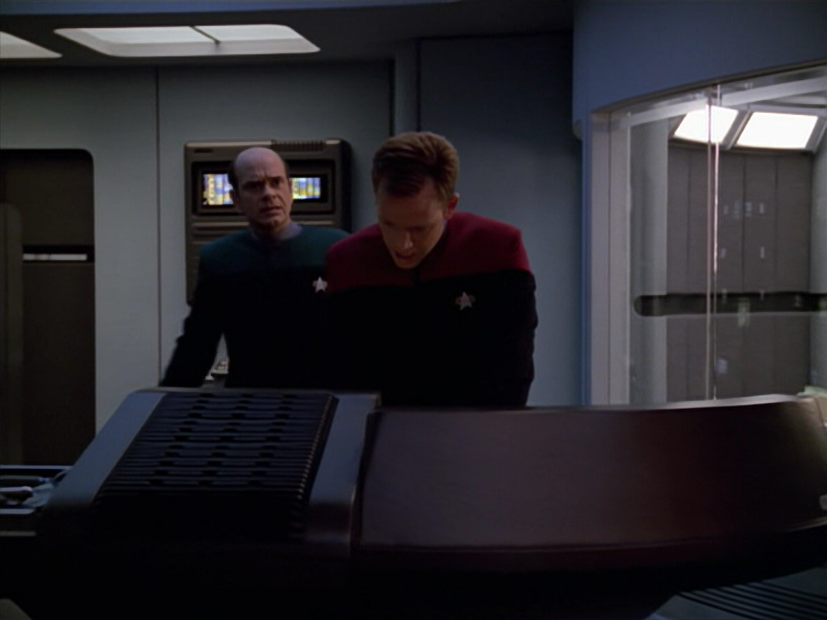 extant_StarTrek_VOY_5x08-NothingHuman_02281.jpg