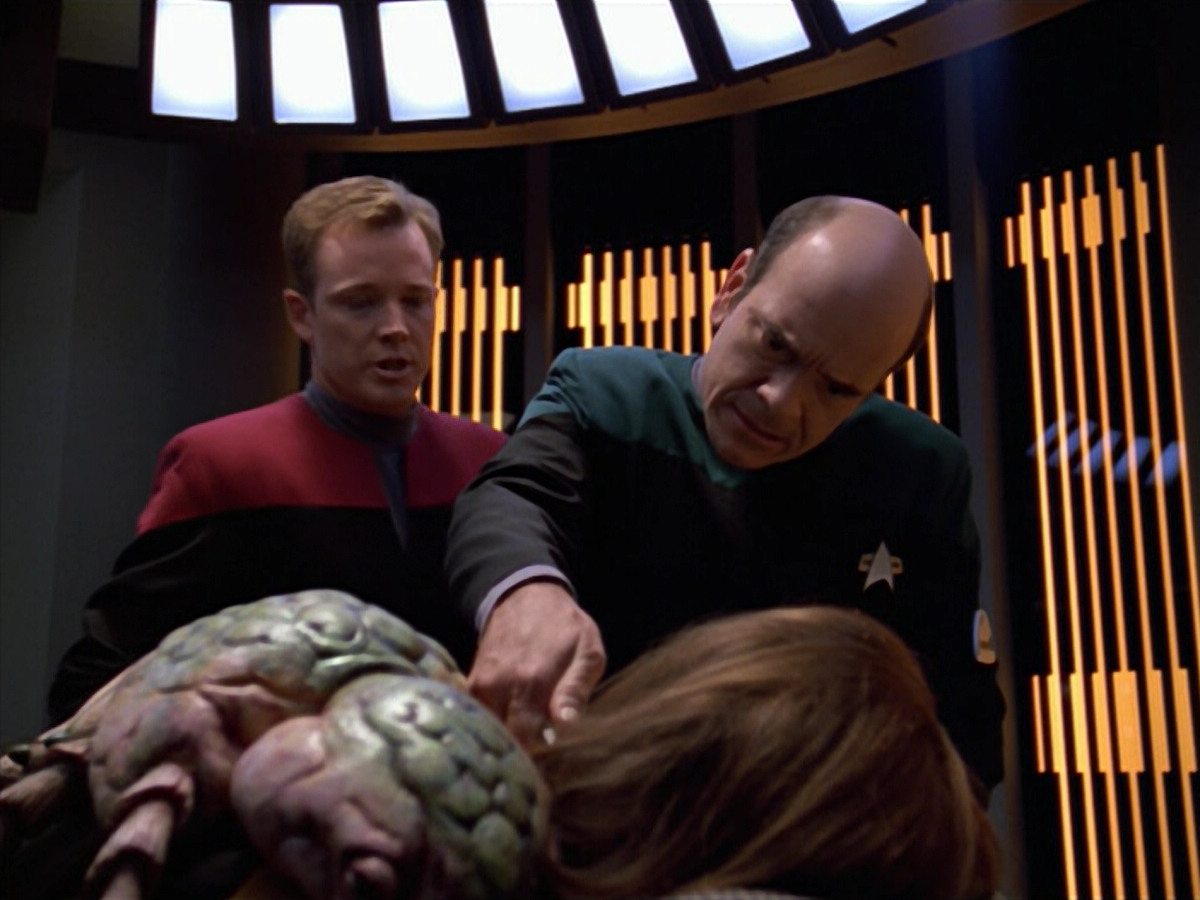 extant_StarTrek_VOY_5x08-NothingHuman_02299.jpg