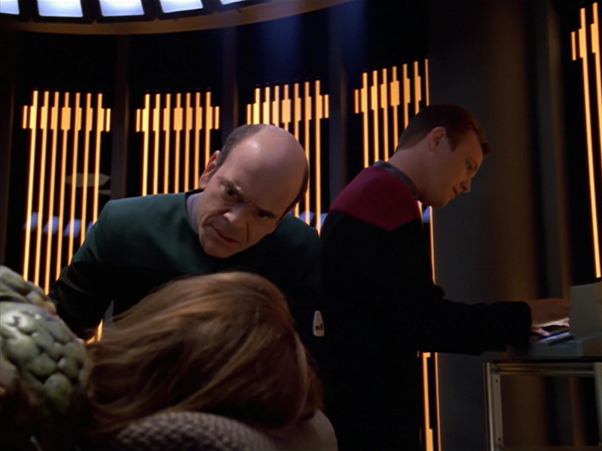 extant_StarTrek_VOY_5x08-NothingHuman_02304.jpg