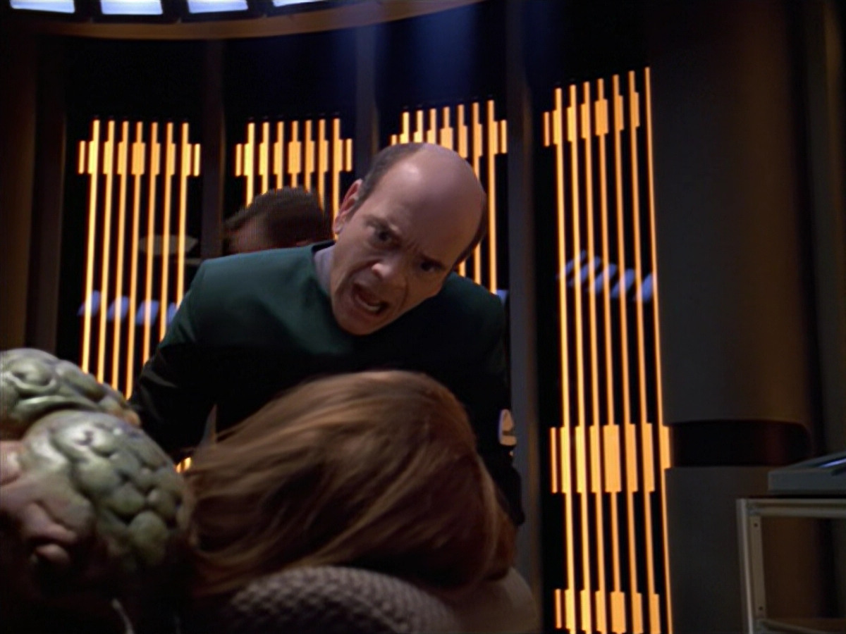 extant_StarTrek_VOY_5x08-NothingHuman_02309.jpg