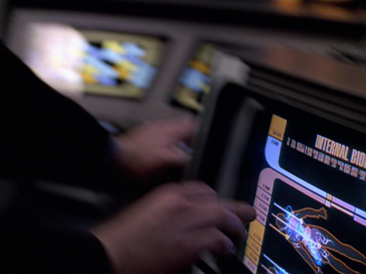 extant_StarTrek_VOY_5x08-NothingHuman_02317.jpg