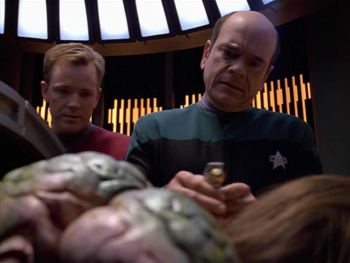 extant_StarTrek_VOY_5x08-NothingHuman_02325.jpg