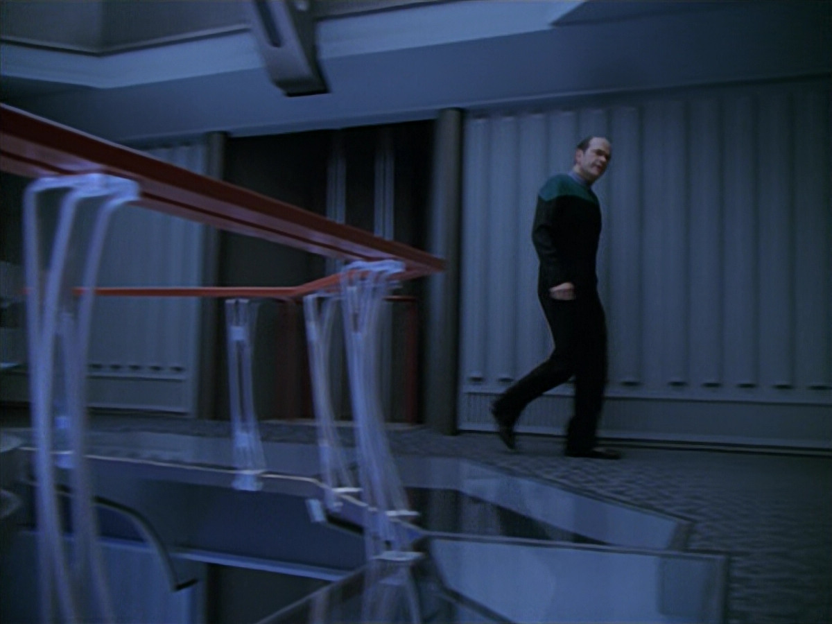 extant_StarTrek_VOY_5x08-NothingHuman_02357.jpg