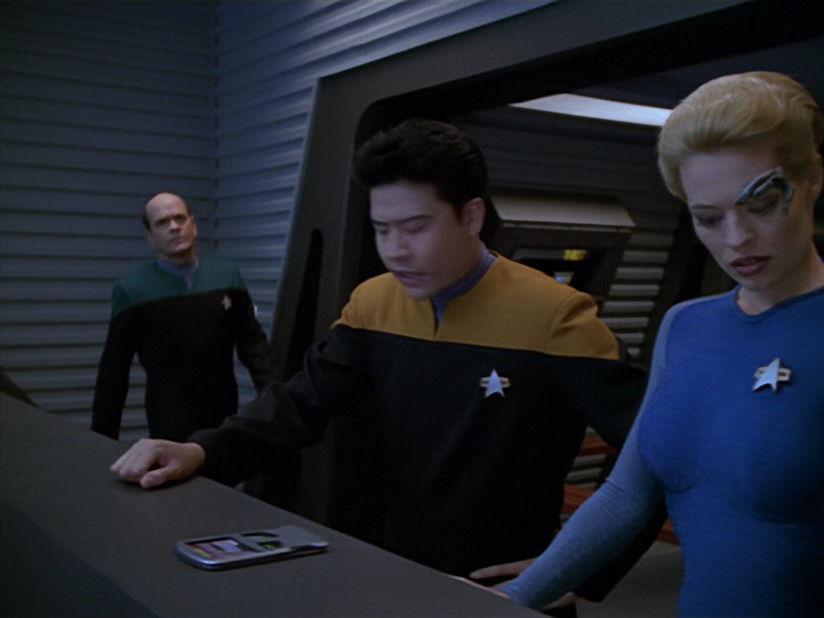 extant_StarTrek_VOY_5x08-NothingHuman_02361.jpg