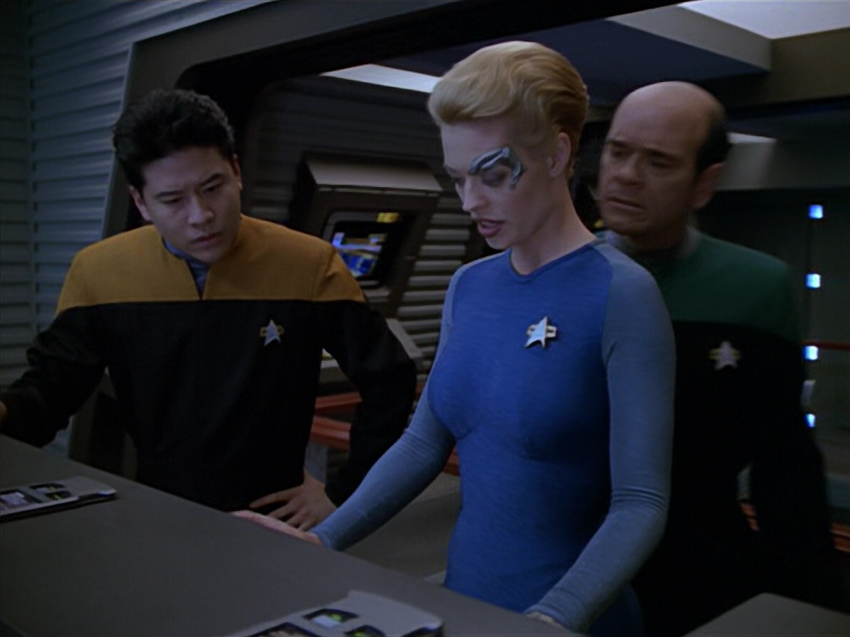 extant_StarTrek_VOY_5x08-NothingHuman_02370.jpg