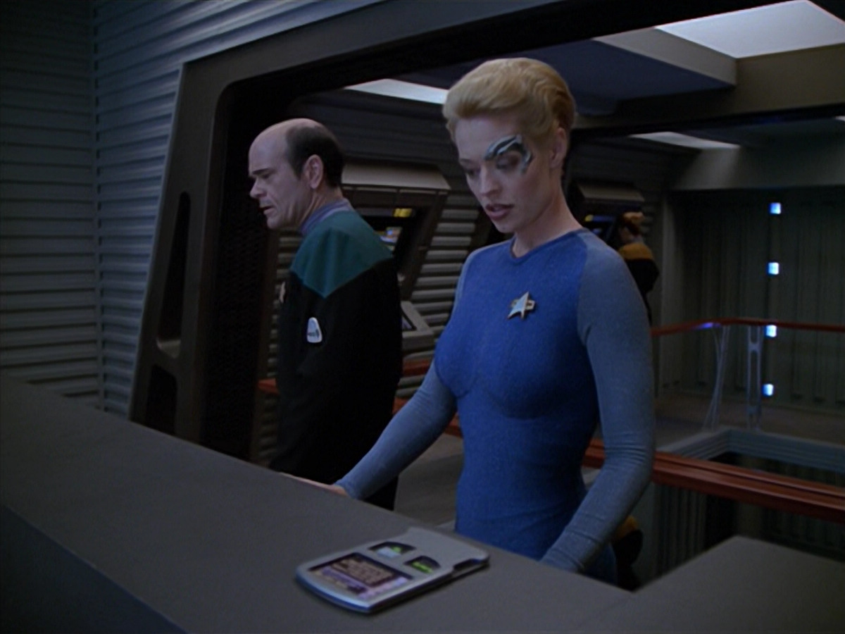 extant_StarTrek_VOY_5x08-NothingHuman_02439.jpg