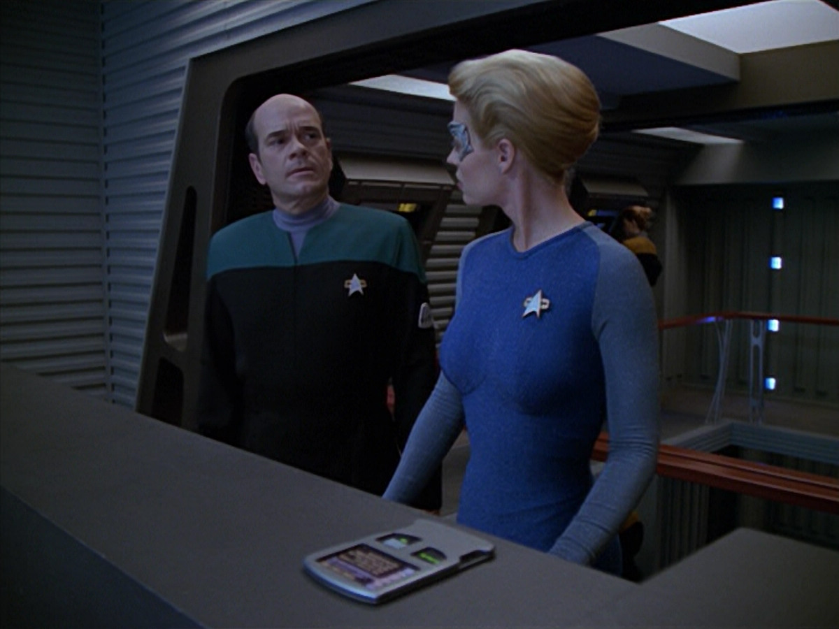 extant_StarTrek_VOY_5x08-NothingHuman_02456.jpg