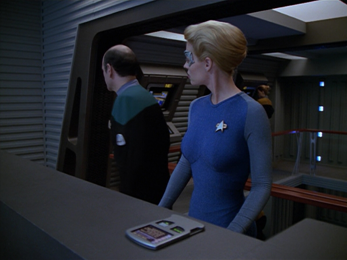 extant_StarTrek_VOY_5x08-NothingHuman_02457.jpg