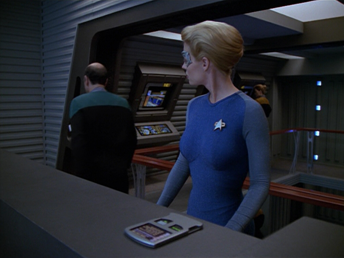 extant_StarTrek_VOY_5x08-NothingHuman_02458.jpg