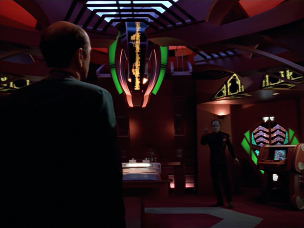 extant_StarTrek_VOY_5x08-NothingHuman_02474.jpg