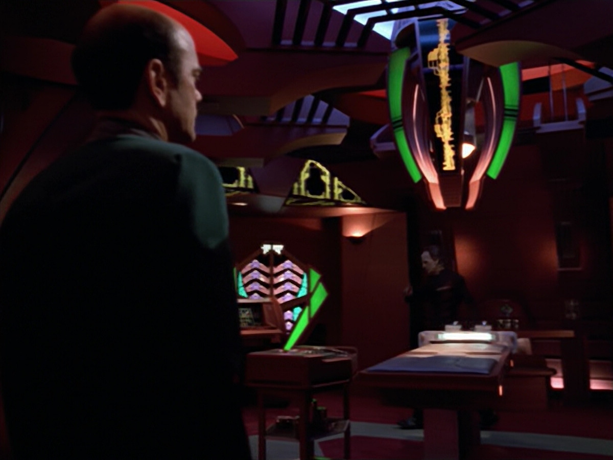extant_StarTrek_VOY_5x08-NothingHuman_02476.jpg