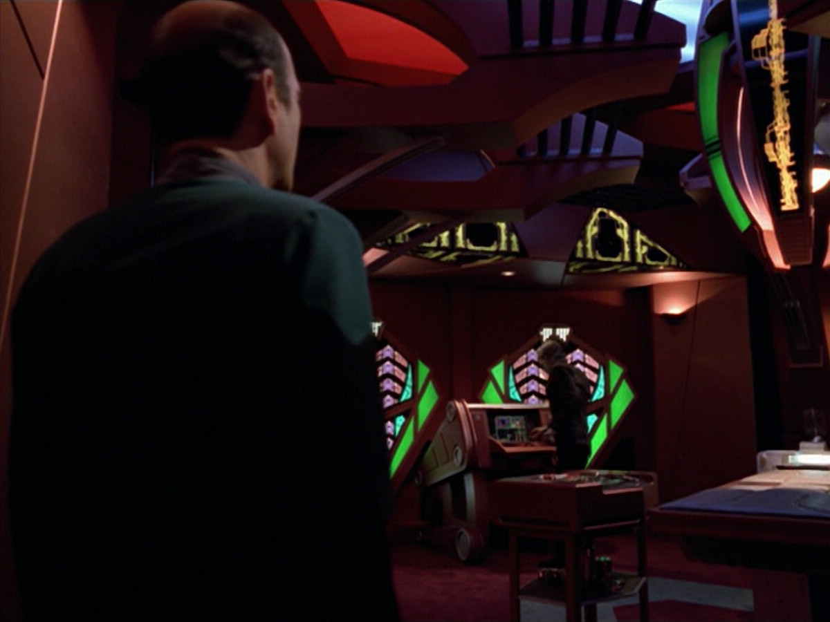 extant_StarTrek_VOY_5x08-NothingHuman_02479.jpg