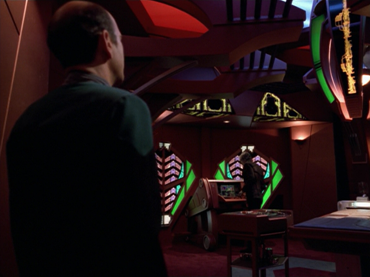 extant_StarTrek_VOY_5x08-NothingHuman_02480.jpg