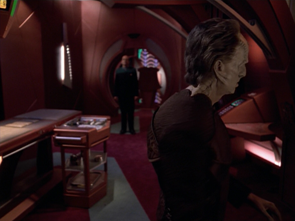 extant_StarTrek_VOY_5x08-NothingHuman_02482.jpg