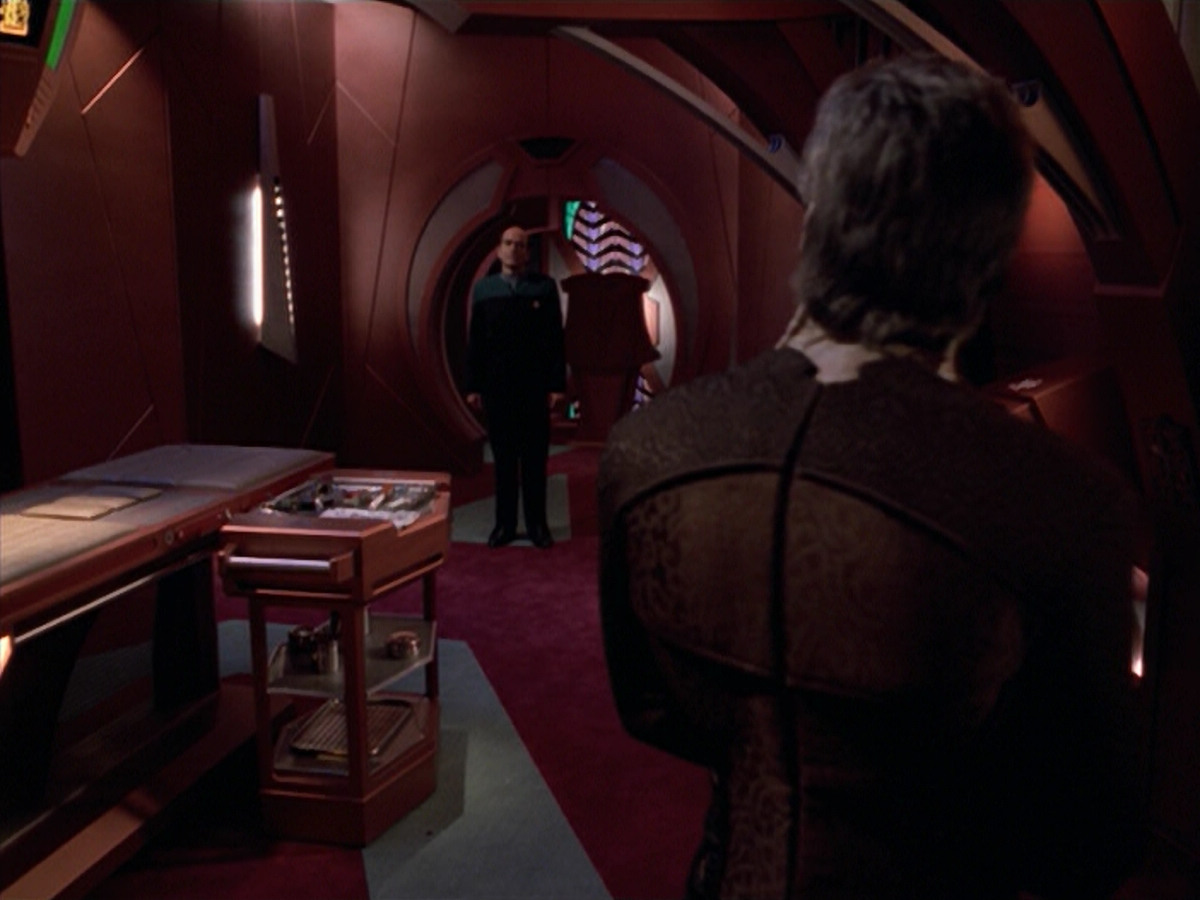 extant_StarTrek_VOY_5x08-NothingHuman_02499.jpg
