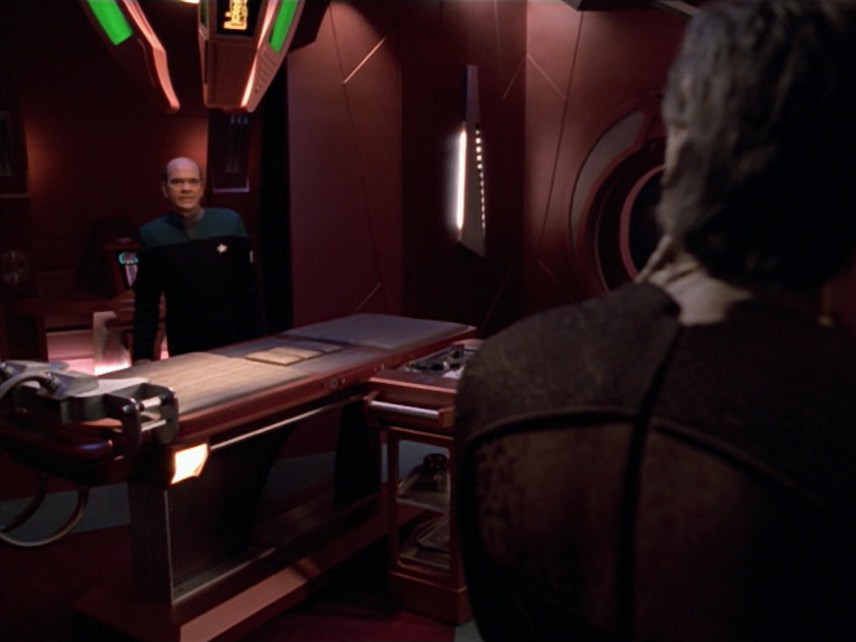 extant_StarTrek_VOY_5x08-NothingHuman_02527.jpg
