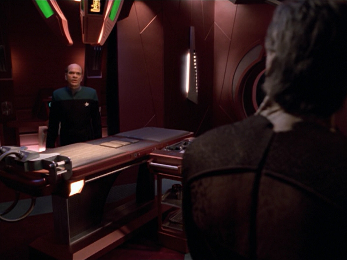 extant_StarTrek_VOY_5x08-NothingHuman_02528.jpg