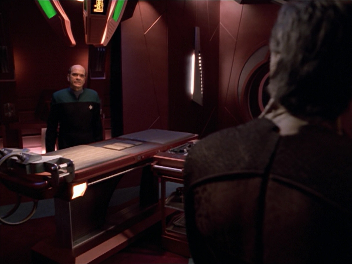 extant_StarTrek_VOY_5x08-NothingHuman_02529.jpg