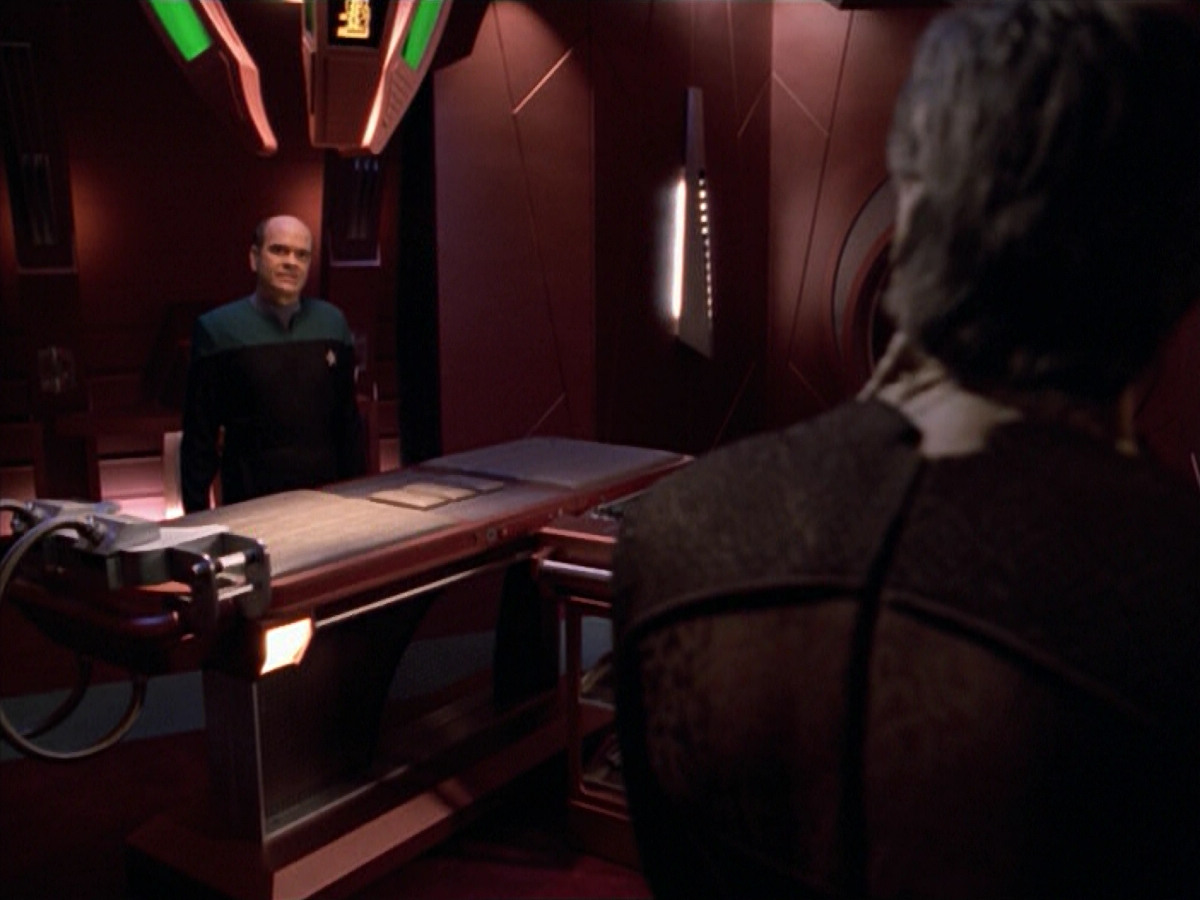 extant_StarTrek_VOY_5x08-NothingHuman_02547.jpg
