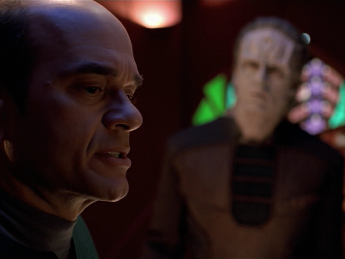extant_StarTrek_VOY_5x08-NothingHuman_02572.jpg