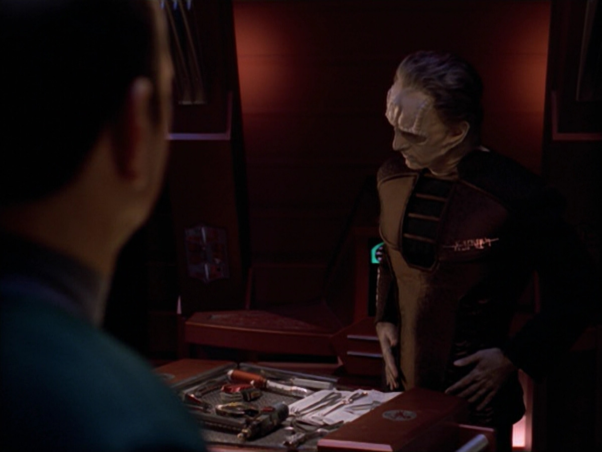 extant_StarTrek_VOY_5x08-NothingHuman_02702.jpg